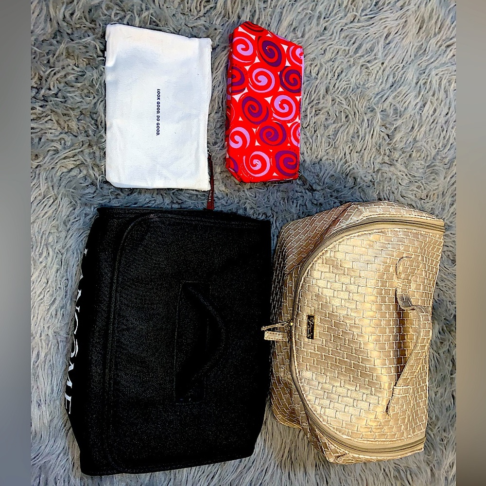 Makeup kit bags: different brands, Lancome, Ipsy, Clinique, etc. Bundle deal.